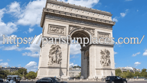 メトロ１号線Charles de Gaulle - Étoile駅から地下通路を通って徒歩2分でArc de Triompheに行くことができます。