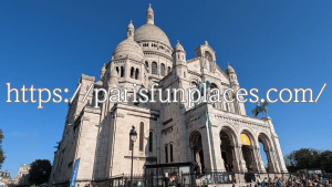 メトロ２号線Anvers駅から北へ徒歩7分でBasilique du Sacré-Cœur de Montmartreに行くことができます。