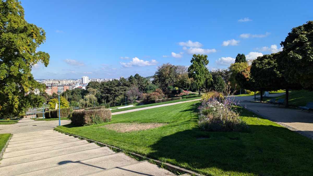 ビュット・デュ・シャポー・ルージュ公園:のんびりと過ごせる場所です。